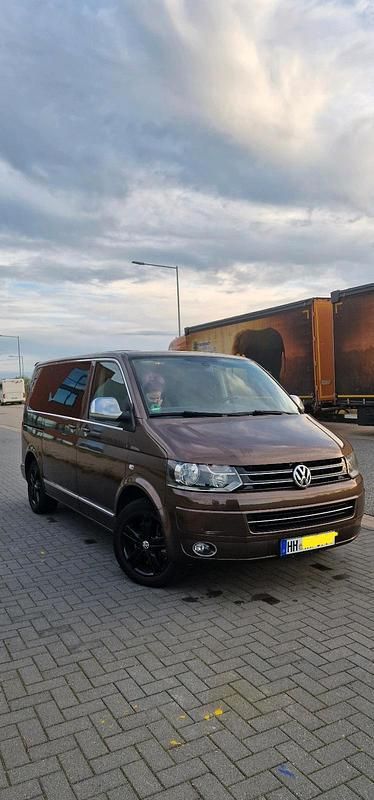 Braun Gebraucht 2015 VW T5 Highline Van | 17.900 € (Fairer Preis) - Bild 1/4