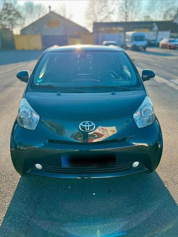 Gebraucht Toyota iQ 68 PS (50 kW) 2010 Schwarz Kleinwagen