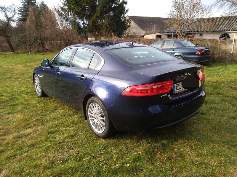 Używany Jaguar XE 163 KM (119 kW) 2015 Niebieski Sedan/Limuzyna