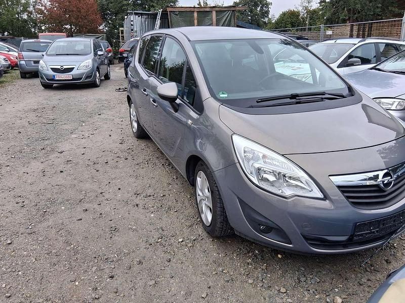 Braun Gebraucht 2011 Opel Insignia Cosmo Limousine | 3.950 € (Superpreis) - Bild 1/4