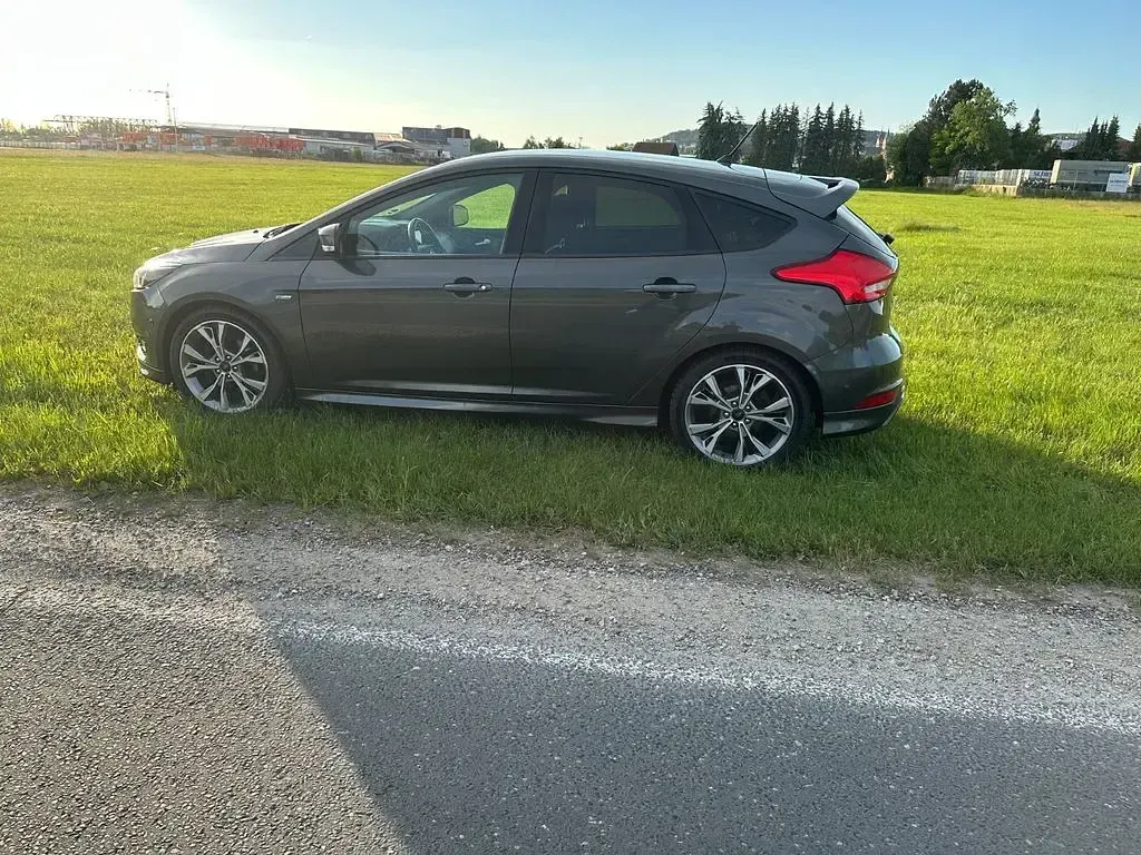 Gebraucht Ford Focus ST-Line 182 PS (133 kW) 2018 Grau Limousine