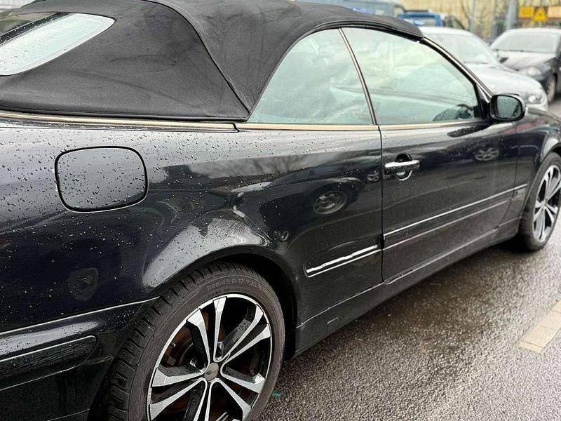 Gebraucht Mercedes CLK230 Avantgarde 193 PS (141 kW) 2000 Schwarz Cabrio
