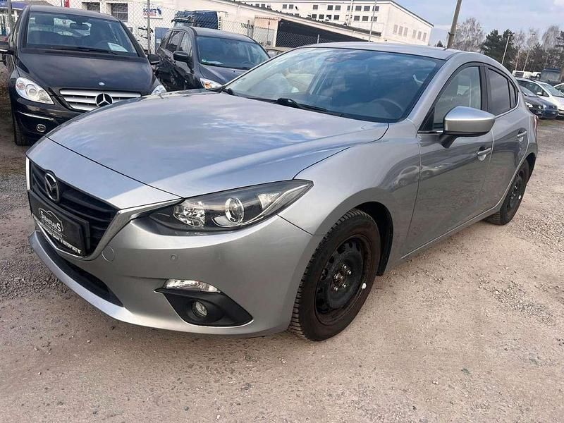 Grau Gebraucht 2015 Mazda 3 Center-Line Limousine | 4.600 € (Superpreis) - Bild 1/4