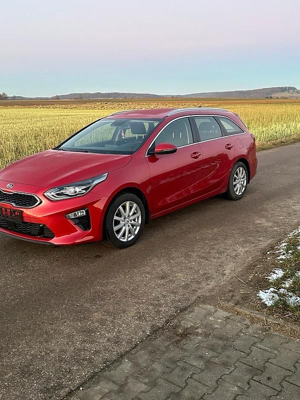 Gebraucht Kia Ceed 136 PS (100 kW) 2021 Rot Kleinwagen