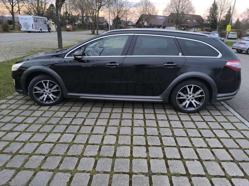 Schwarz Gebraucht 2012 Peugeot 508 RXH Kombi | 14.490 € - Bild 1/4