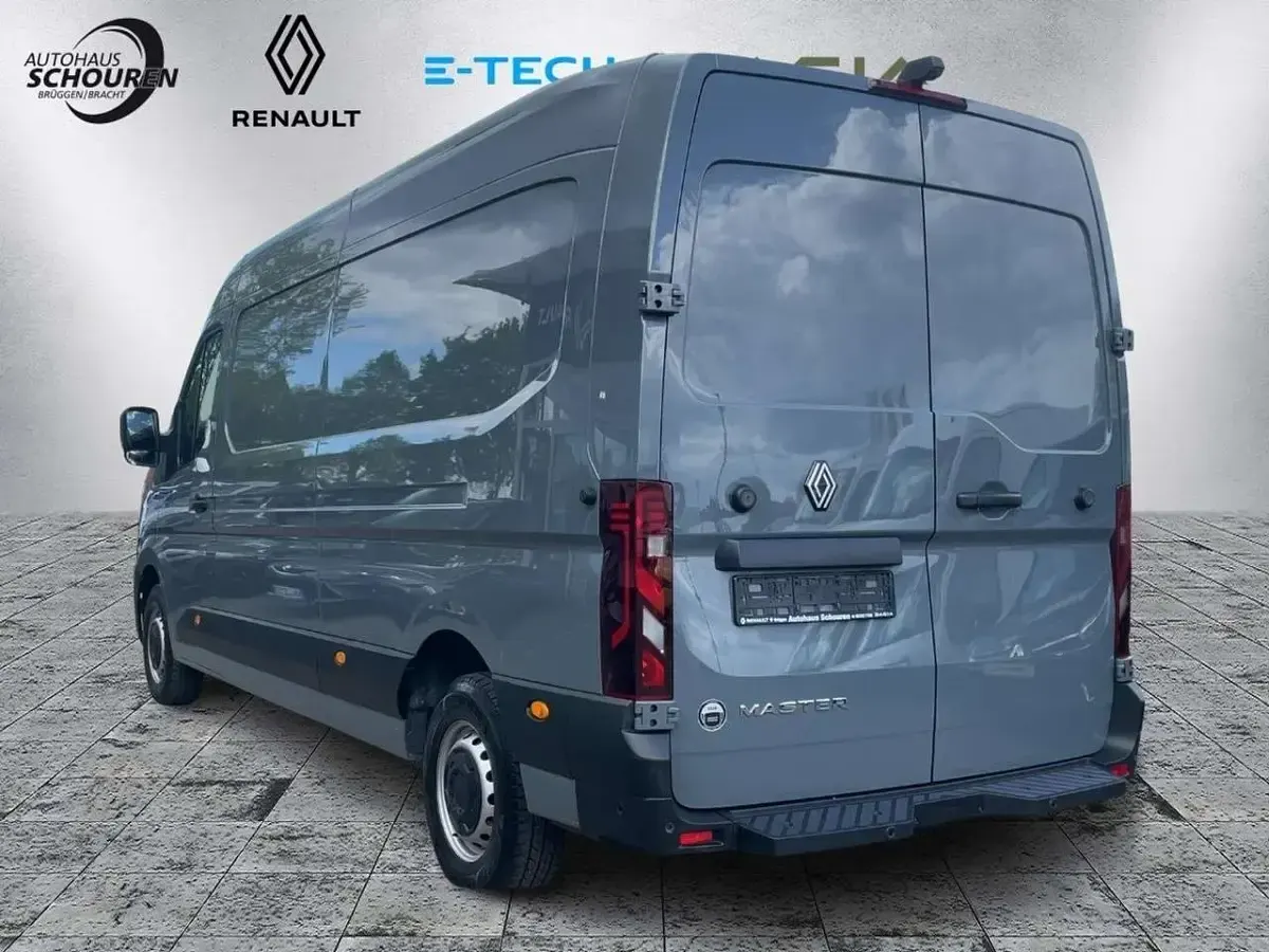 Używany Renault Master 150 KM (110 kW) 2025 Szary Minivan