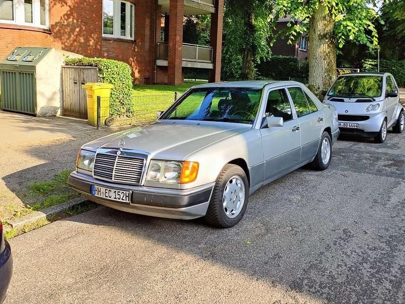 Silber Gebraucht 1991 Mercedes 300 Limousine | 7.500 € - Bild 1/4