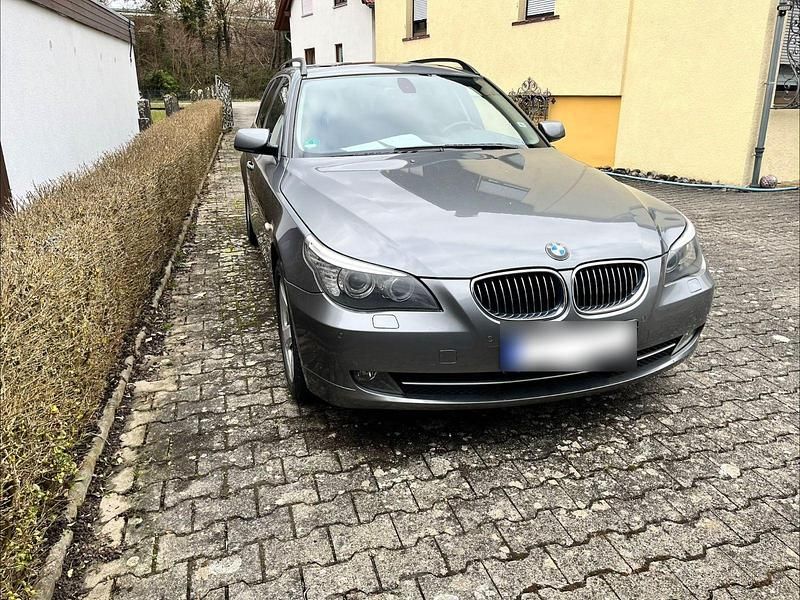 Gebraucht BMW 523 190 PS (139 kW) 2009 Grau Kombi