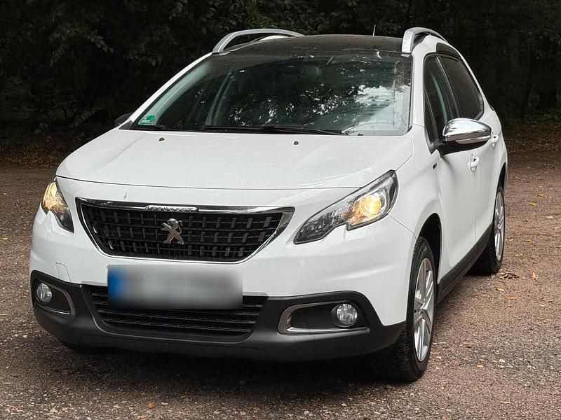 Weiß Gebraucht 2017 Peugeot 2008 SUV | 8.000 € (Guter Preis) - Bild 1/4