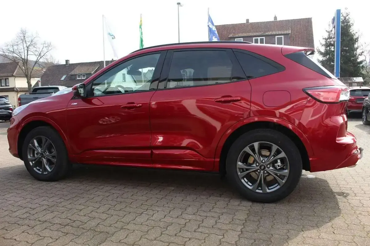 Gebraucht Ford Kuga ST-Line X 190 PS (139 kW) 2024 Lucidrot metallic SUV
