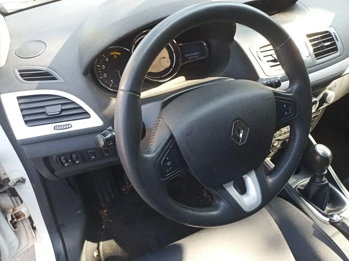 Gebraucht Renault Mégane GrandTour 106 PS (77 kW) 2009 Weiß Kombi