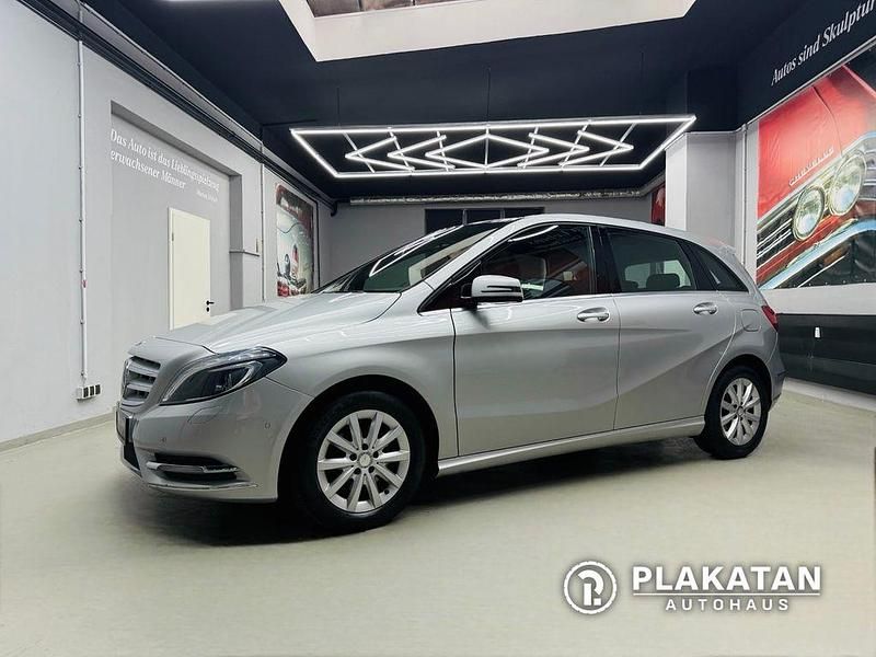 Silber Gebraucht 2012 Mercedes B200 Van / Kleinbus | 14.980 € (Etwas zu teuer) - Bild 1/4