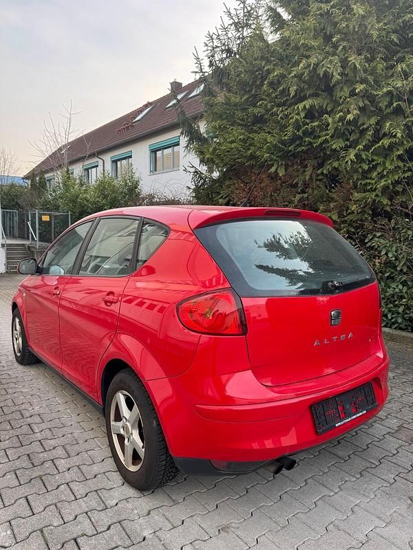 Gebraucht Seat Altea 125 PS (91 kW) 2011 Rot Limousine