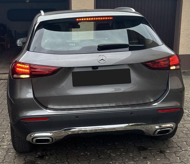 Gebraucht Mercedes GLA200 163 PS (119 kW) 2021 Grau SUV
