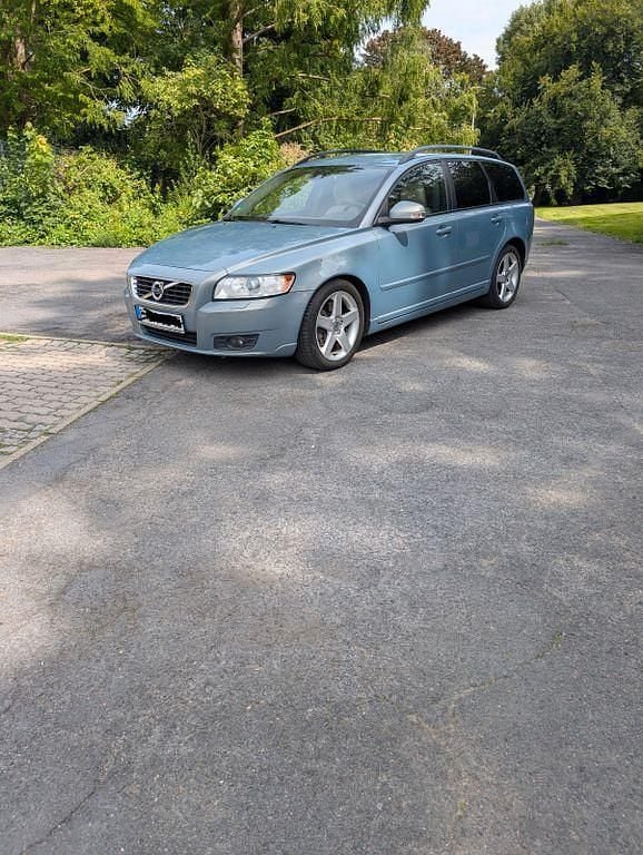 Blau Gebraucht 2010 Volvo V50 Kinetic Kombi | 7.825 € (Fairer Preis) - Bild 1/4