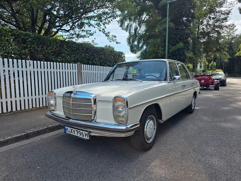 Weiß Gebraucht 1972 Mercedes W115 Limousine | 15.000 € - Bild 1/4