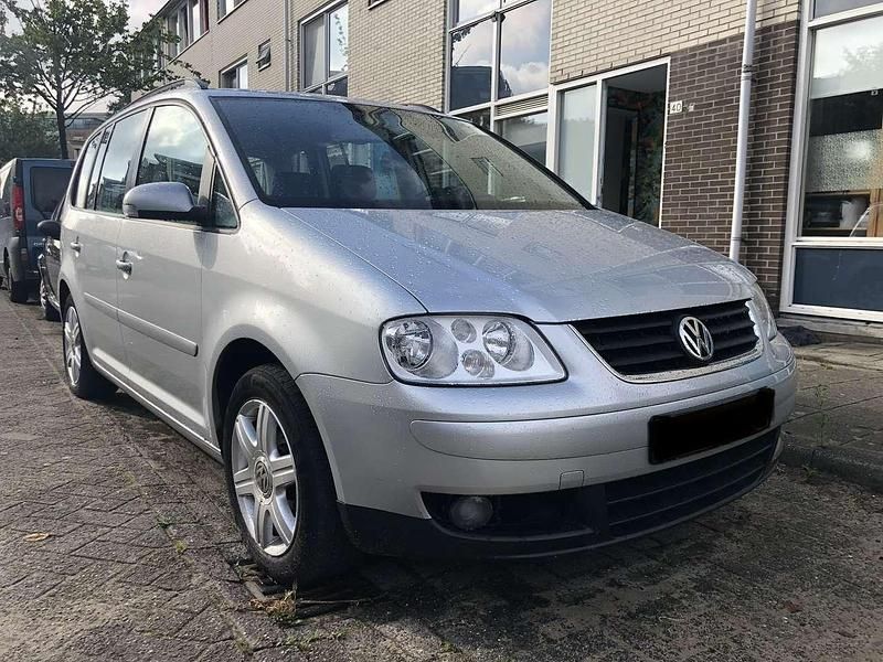 Gebraucht VW Touran Trendline 116 PS (85 kW) 2004 Silber Van / Kleinbus
