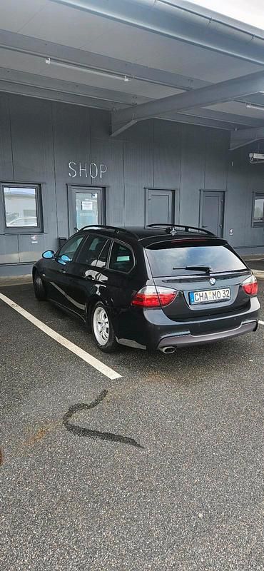 Gebraucht BMW 320 177 PS (130 kW) 2008 Schwarz Kombi