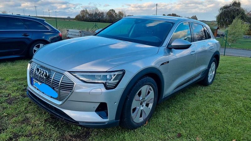 Silber Gebraucht 2021 Audi e-tron SUV | 21.300 € (Fairer Preis) - Bild 1/4