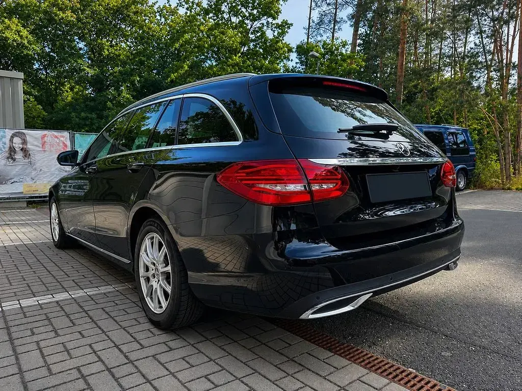 Gebraucht Mercedes C180 Avantgarde 156 PS (114 kW) 2018 Schwarz Kombi