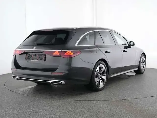 Gebraucht Mercedes E300 Avantgarde 313 PS (230 kW) 2025 Metalliclack graphitgrau Kombi