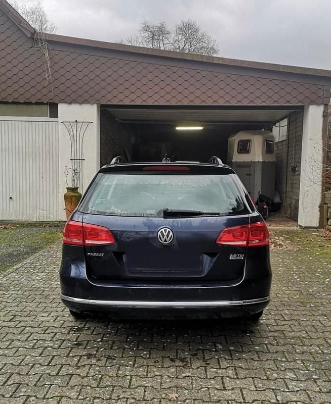 Usata VW Passat 140 CV (102 kW) 2013 Blu Station wagon