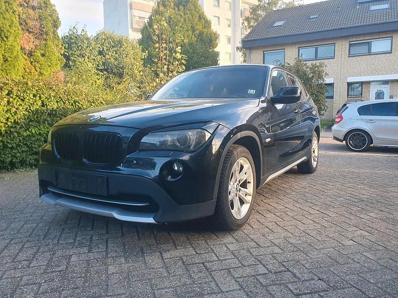 Schwarz Gebraucht 2010 BMW X1 SUV | 4.890 € - Bild 1/4