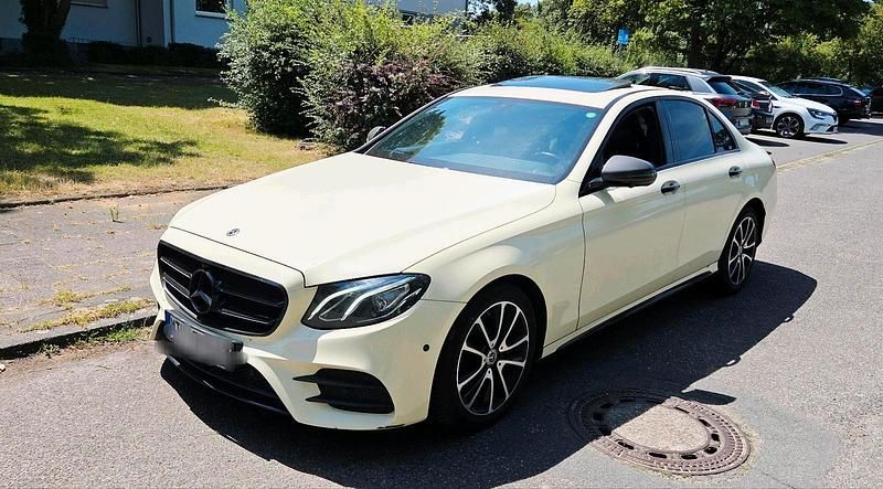 Schwarz Gebraucht 2020 Mercedes E220 Limousine | 22.999 € (Superpreis) - Bild 1/4