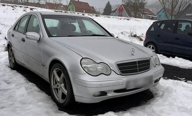 Silber Gebraucht 2003 Mercedes C180 Limousine | 3.900 € - Bild 1/4
