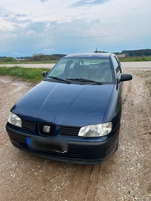 Blau Gebraucht 2000 Seat Ibiza Kleinwagen | 700 € (Guter Preis) - Bild 1/4