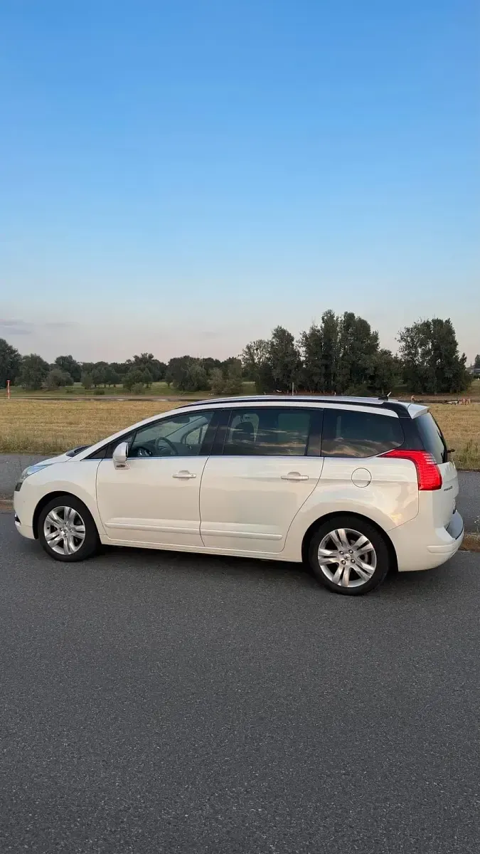 Gebraucht Peugeot 5008 156 PS (114 kW) 2010 Weiß Van / Kleinbus