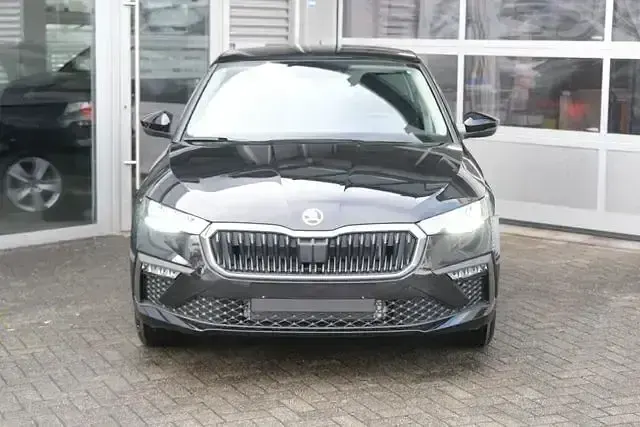 Neu Skoda Scala Selection 116 PS (85 kW) 2025 Schwarz Kleinwagen