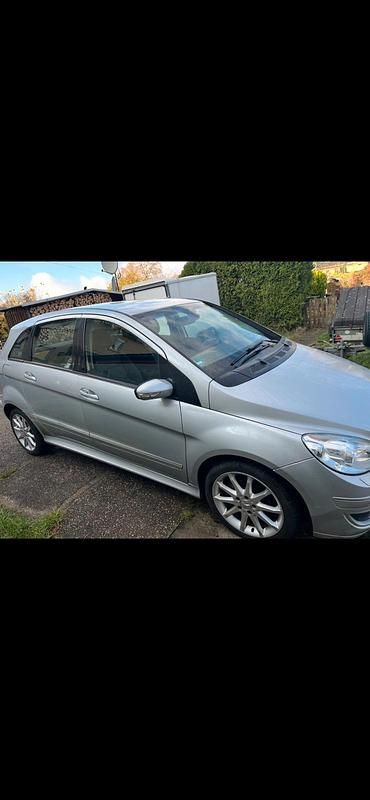 Gebraucht Mercedes B200 140 PS (102 kW) 2006 Silber Van / Kleinbus