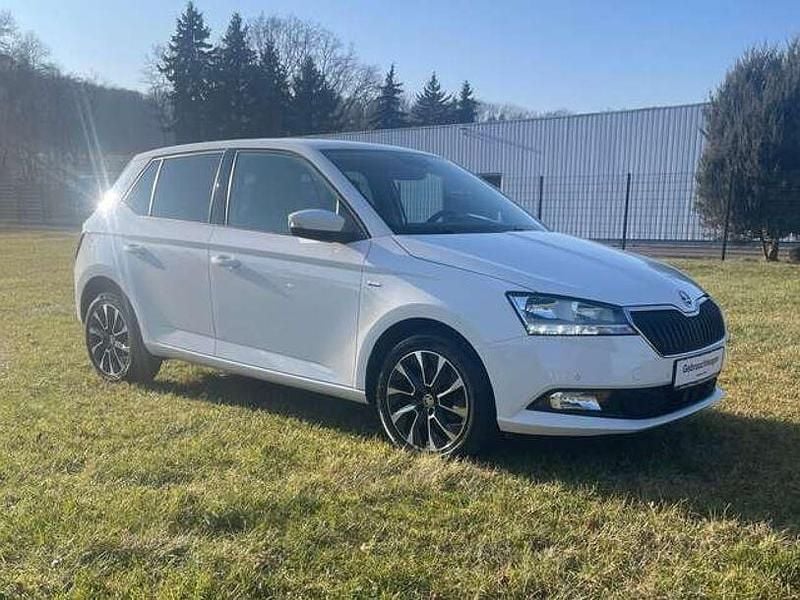 Weiss Gebraucht 2021 Skoda Fabia Drive Limousine | 15.900 € (Guter Preis) - Bild 1/4