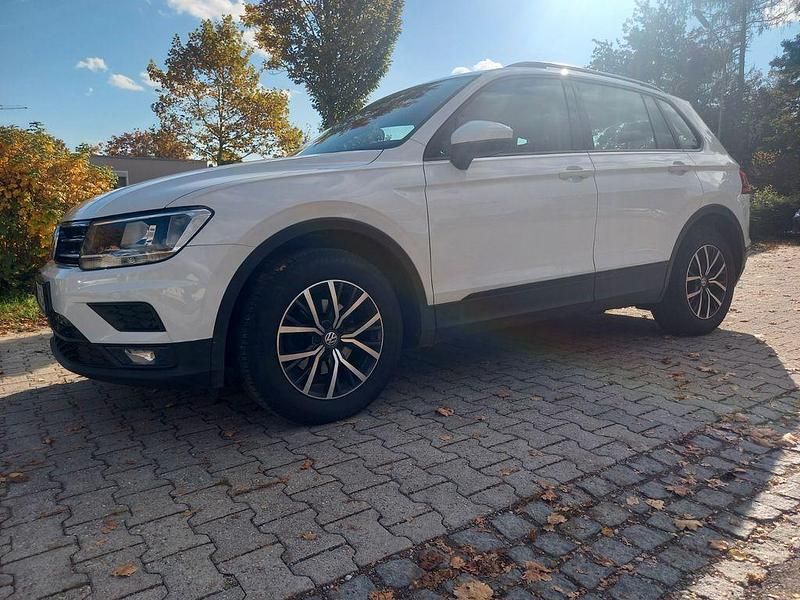 Weiß Gebraucht 2018 VW Tiguan Trendline SUV | 16.400 € (Guter Preis) - Bild 1/4