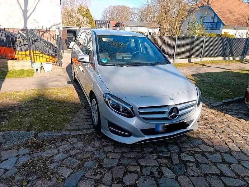 Gebraucht Mercedes B200 156 PS (114 kW) 2016 Silber Van / Kleinbus