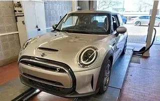 Gebraucht Mini Cooper SE Essential 135 kW (184 PS) 2023 Silber Kleinwagen