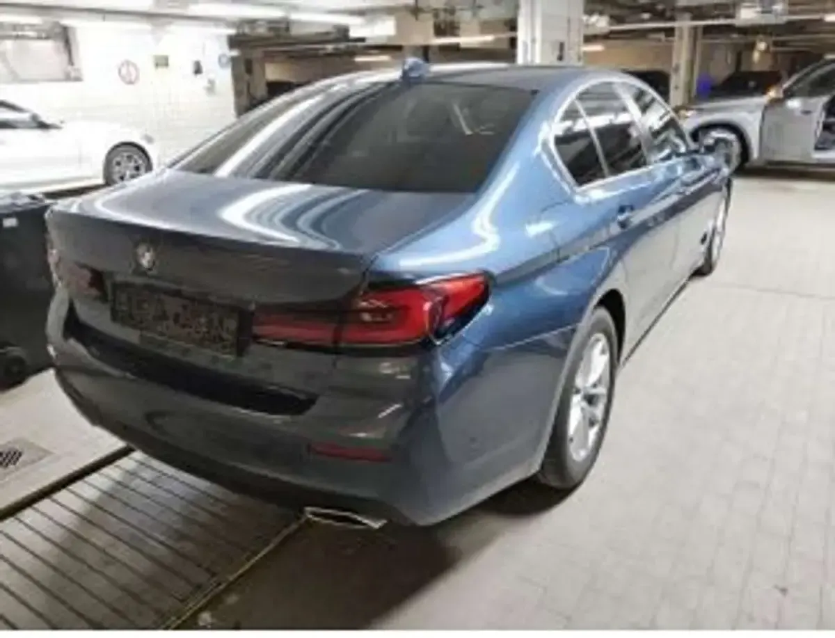 Używany BMW 520 190 KM (139 kW) 2023 Niebieski Sedan/Limuzyna