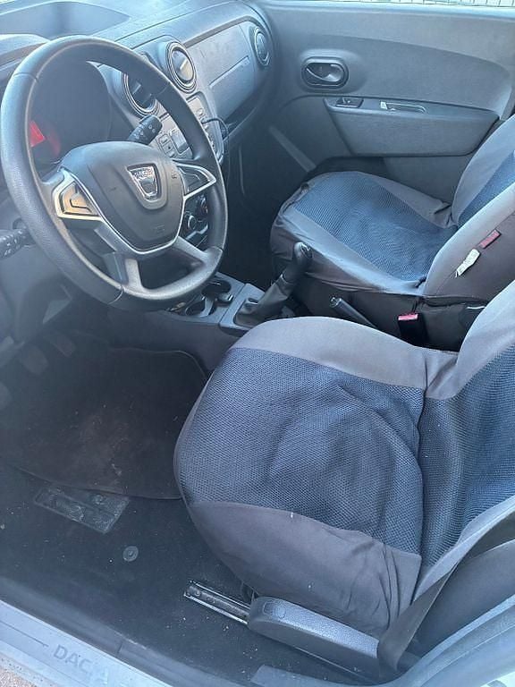Gebraucht Dacia Lodgy Ambiance 102 PS (75 kW) 2017 Weiß Van / Kleinbus
