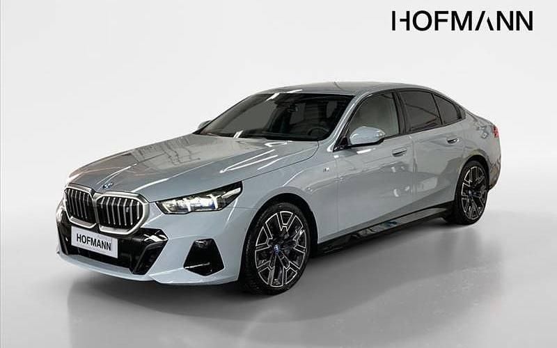 Grau Neu 2025 BMW i5 Comfort Edition Limousine | 70.725 € (Guter Preis) - Bild 1/4