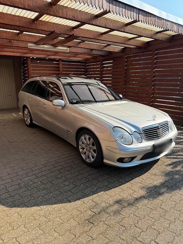 Second-hand Mercedes E500 306 CP (225 kW) 2006 Argintiu Break