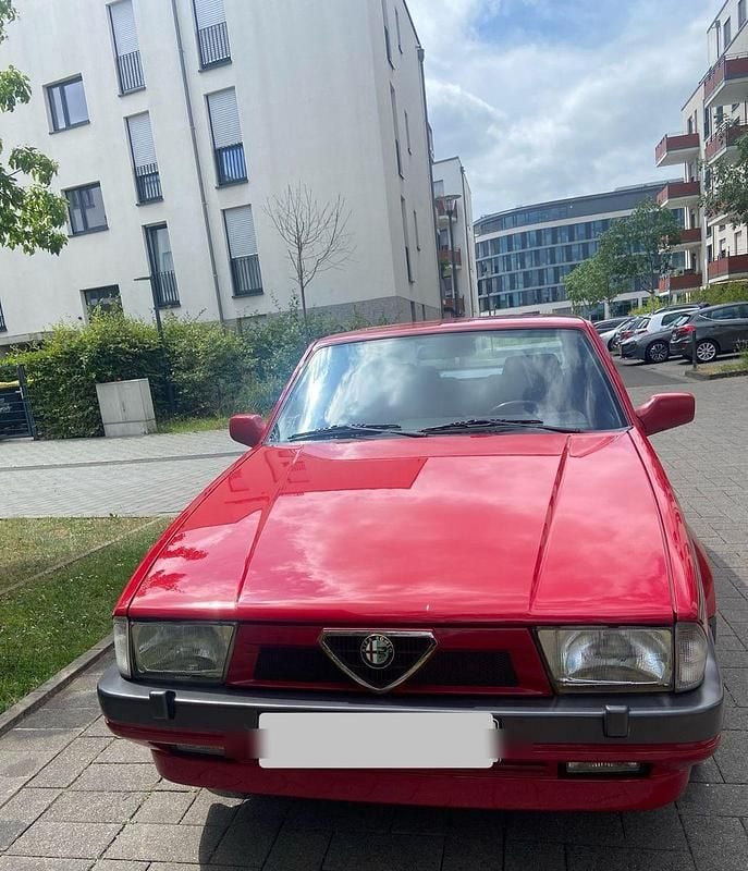Rot Gebraucht 1992 Alfa Romeo 75 Limousine | 16.500 € - Bild 1/4