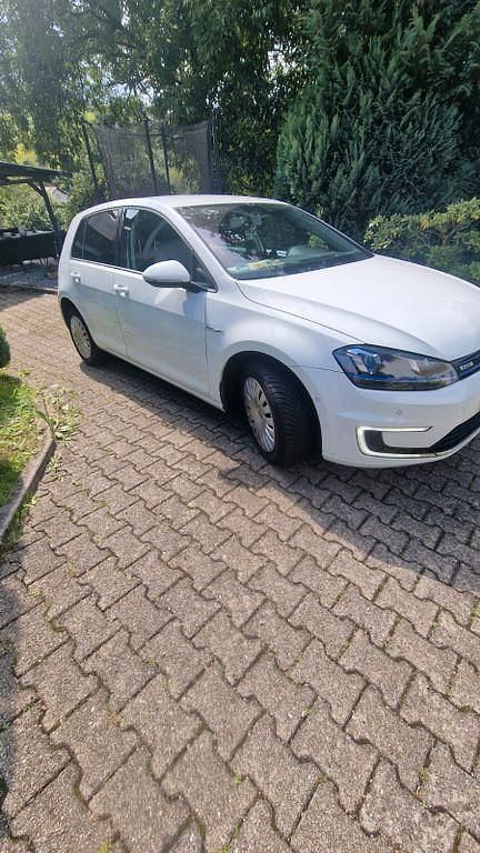Weiß Gebraucht 2015 VW e-Golf Kleinwagen | 9.999 € (Guter Preis) - Bild 1/4
