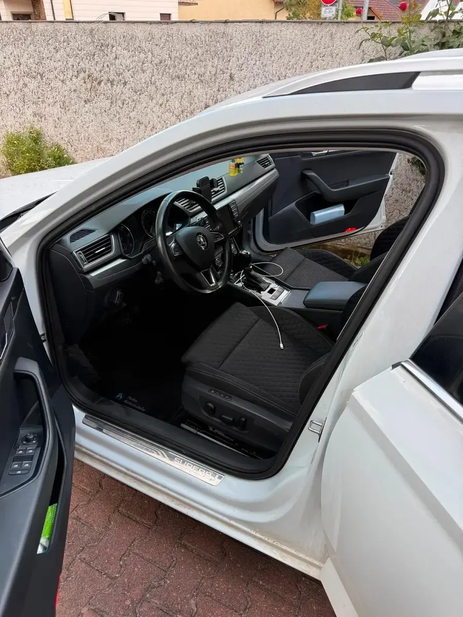 Gebraucht Skoda Superb 190 PS (139 kW) 2016 Weiß Kombi
