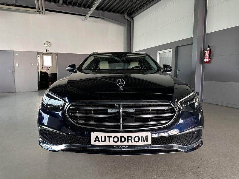 Second-hand Mercedes E220 Exclusive 194 CP (142 kW) 2021 Albastru Break