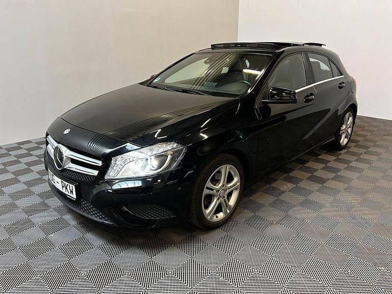 Schwarz Gebraucht 2015 Mercedes A200 Limousine | 16.490 € (Fairer Preis) - Bild 1/4
