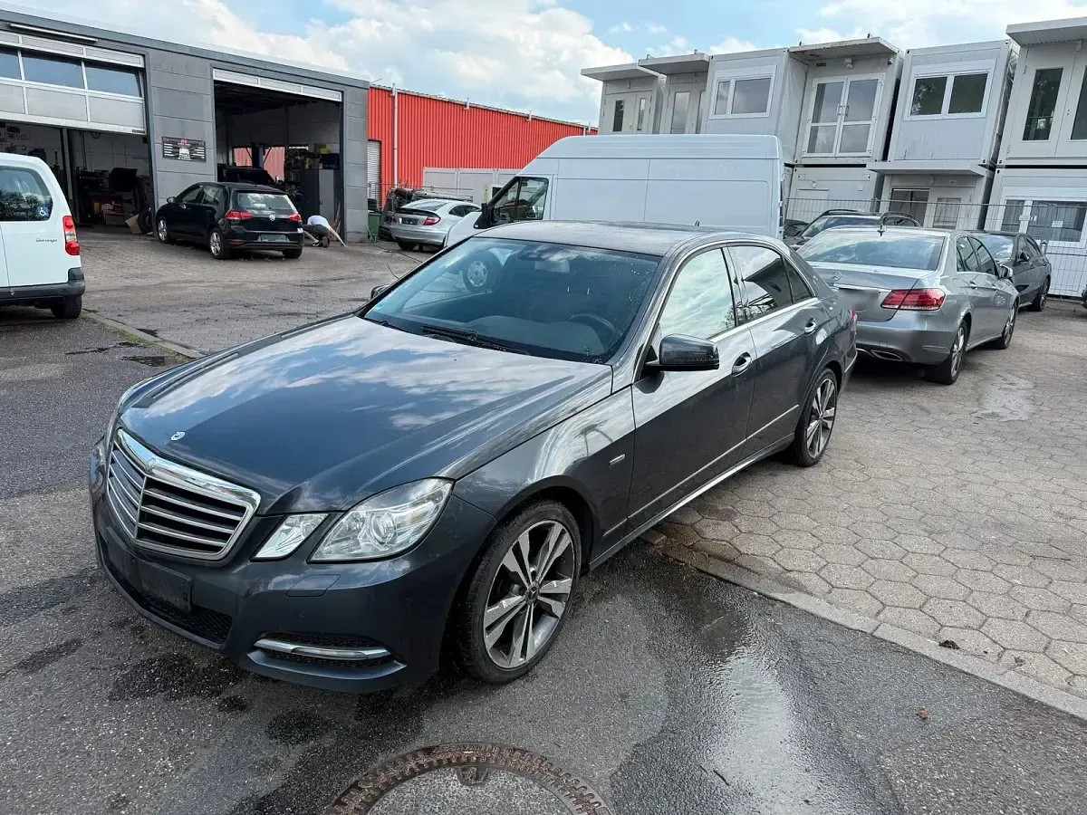 Gebraucht Mercedes E200 184 PS (135 kW) 2010 Limousine