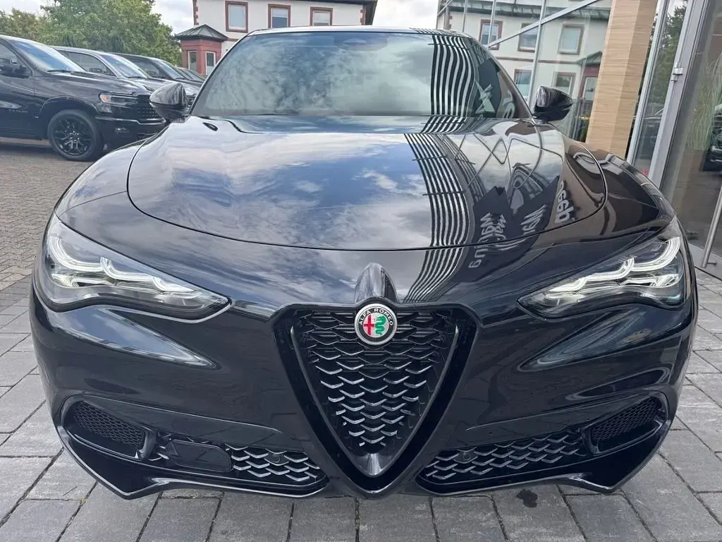 Gebraucht Alfa Romeo Stelvio 280 PS (205 kW) 2025 Nero vulcano SUV