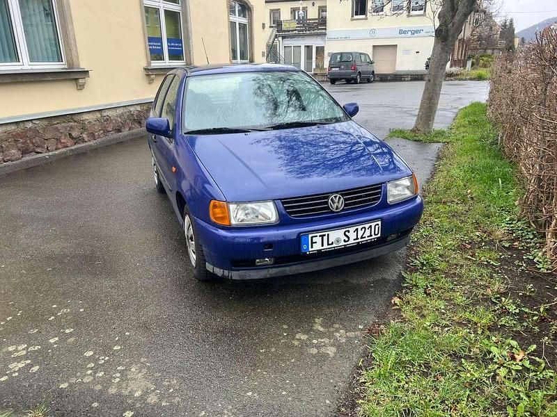 Gebraucht VW Polo 60 PS (44 kW) 1998 Blau Kleinwagen