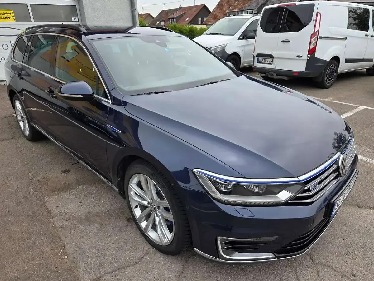 Gebraucht VW Passat Highline 218 PS (160 kW) 2016 Night blue metallic Kombi